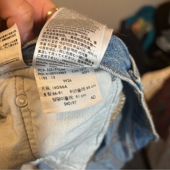 LEVI’S denim jean shorts W26 like new - Picture 3 of 3